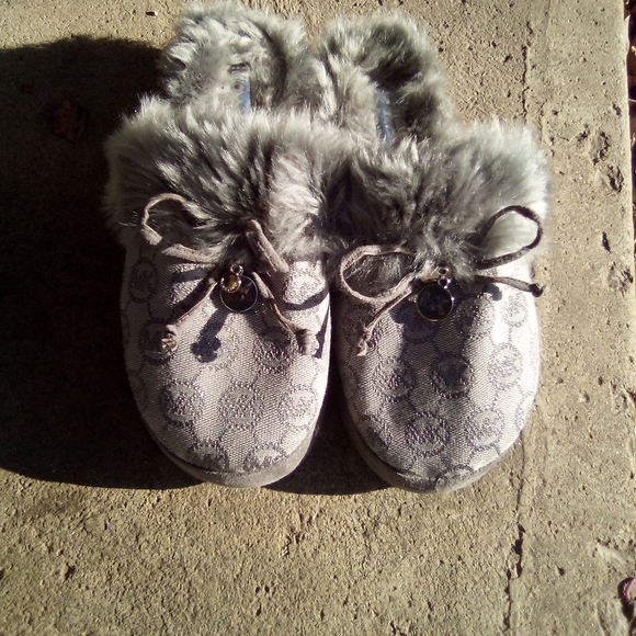 MICHAEL KORS BEDROOM SLIPPERS - Picture 1 of 4